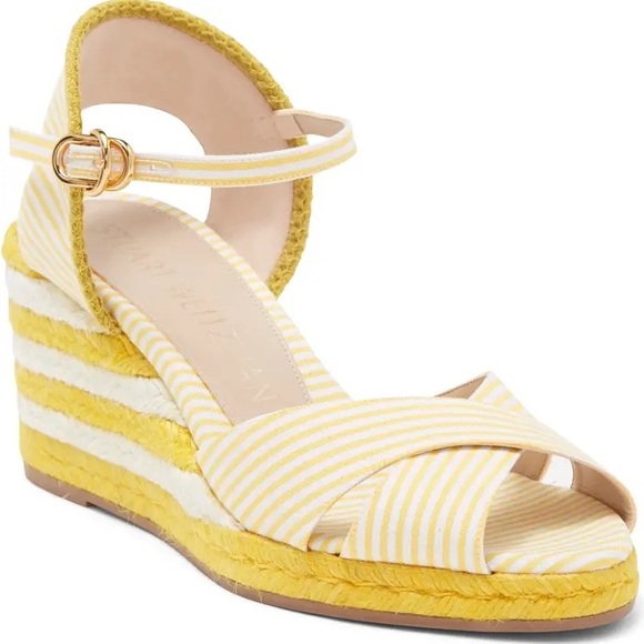 Effortlessly chic espadrilles with wedge heels and blithe stripes.